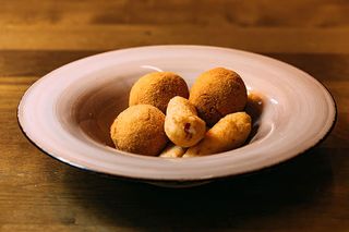 Arancinette ai formaggi e primosale in tempura - 6 pezzi