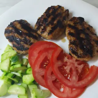 Тройка пикантни кюфтенца