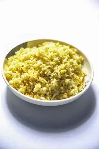Wok de arroz con curry y verduras