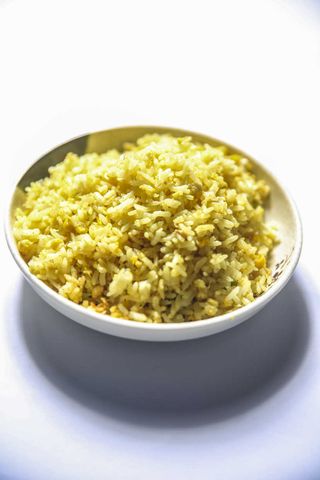 Wok de arroz con curry y verduras