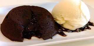 fondant chocolat avec 1 boule de glace