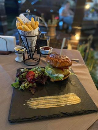 Телешки бургер (350г)