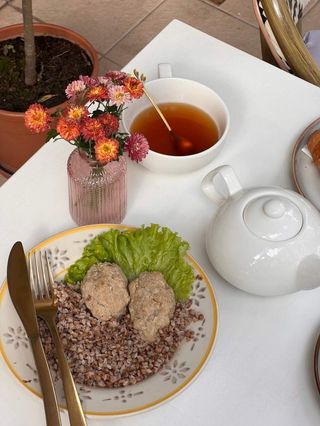 Cufte sa prilogom + Nik pivo 0,25