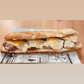 Bocadillo de Hamburguesa de Cerdo con queso