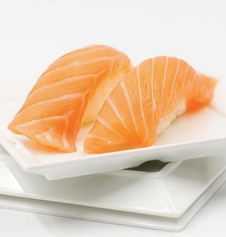 45. Nigiri salmone