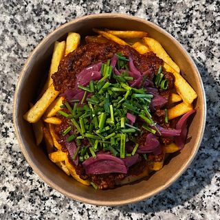 Frytki z sosem chilli