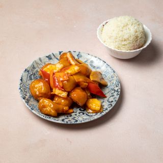 Piletina sa ananasom i pirinač 菠萝鸡丁饭