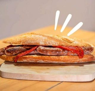 Bocadillo De Salchichas (Medio)