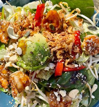 Mandazi Salad Con Gamba Fresca