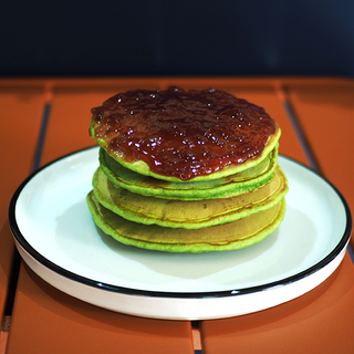 ისპანახის ფანქეიქი ჟოლოს ჯემით