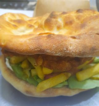 Meniu Combo Mega Hamburger pui + pepsi doză