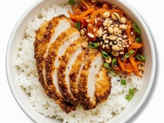 Kura w panko z ryżem i marchewką marynowaną (470g)