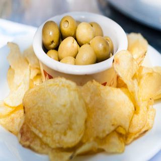 Patatas Con Olivas (Ración)