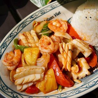 Com hải sản chua ngọt