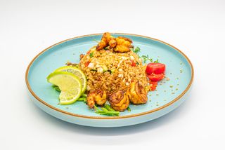 Жареный рис с креветками 