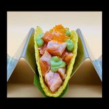 Guacamole Taco (Salmone Scottato, Salsa Guacamole, Tobiko)