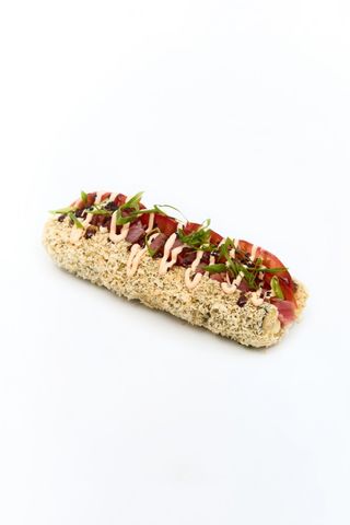 Рол-дог з тунцем та помідорами