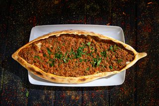 Pide cu carne tocata