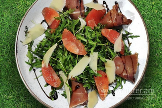 Рукола з Хамоном 220г