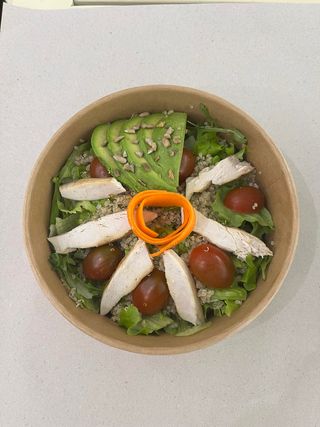 Пиле, авакадо и киноа