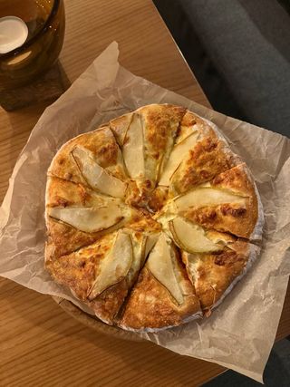 Хачапурі з грушею та дор блю (420г)