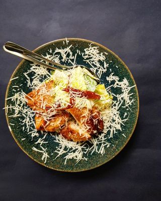 სალათი "ცეზარი" ქათმის ფილეთი