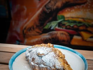 Круасан з фісташкою