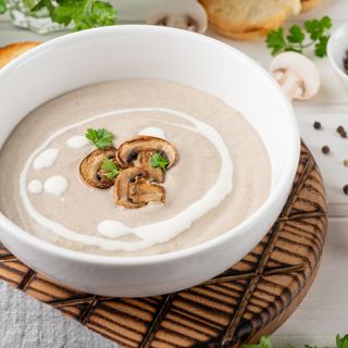 SUPA CREMA CU HRIBI SI CIUPERCI DE PADURE CU CRUTOANE