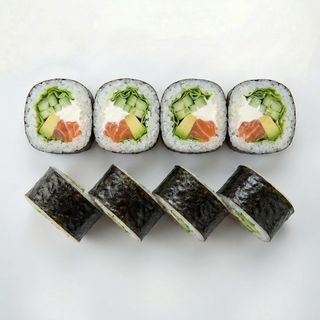 Futomaki z łososiem