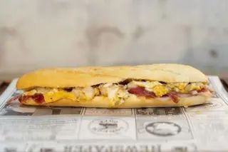 BOCADILLO REVUELTO DE GAMBAS CON JAMON ESPECIAL LONDON