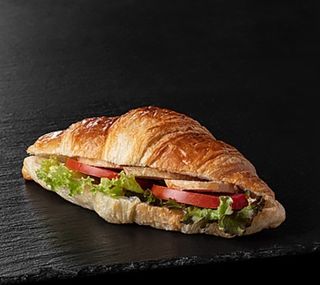 Круассан с курицей 