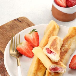 Млинці з полуницею та сиром (8шт). Продукт заморожений.