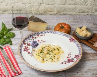 Gnocchi ai 4 formaggi e briciole di tartufo