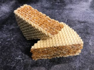 Вафельний торт зі згущеним молоком	