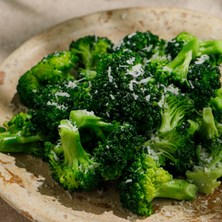 ბროკოლი პარმეზანით