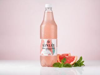 Kinley Pink Grapefruit & Mint Napój gazowany 0,500