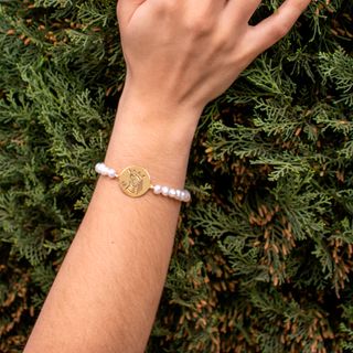 Pulseira Mulher Rainha Santa Isabel Pérolas Naturais Banhada a Ouro