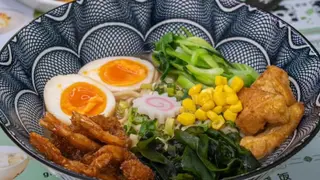 Ramen con gamberetti