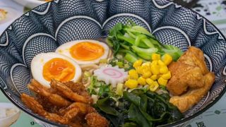 Ramen con gamberetti