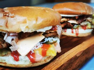 Burger cu şniţel de pui