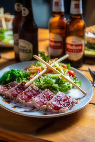 Ensalada de tataki de atún