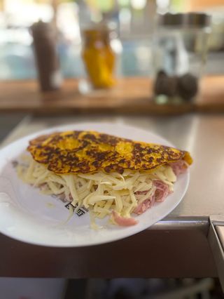 Cachapa Con Jamón Y Queso