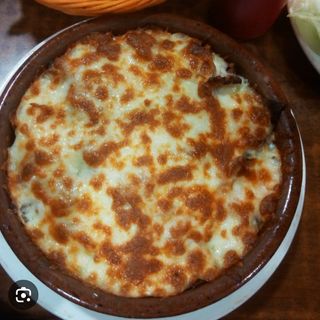 Plato gratinado con patatas o arroz 