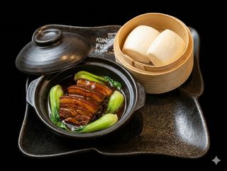 Pancetta di maiale stufato con bao al vapore