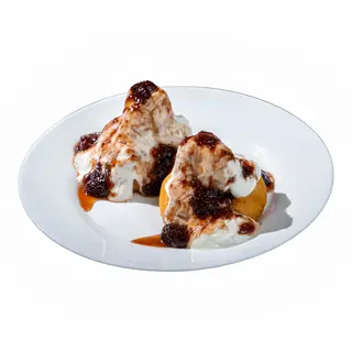 Papanasi fierti cu smantana si dulceata de casa