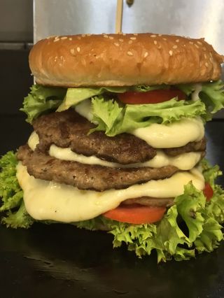 Королевский чизбургер 