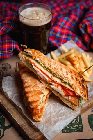 Сендвіч з куркою (320/100г)