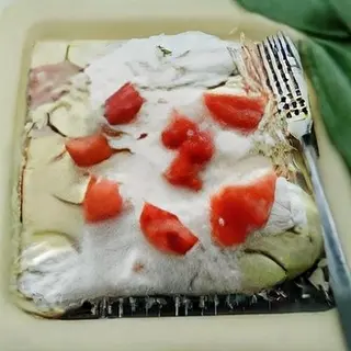 Pizza zucchine, mozzarella e stracciatella di fiordilatte al trancio