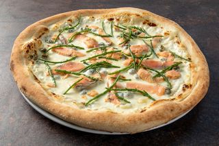 Пица със Сьомга и каперси (440г)