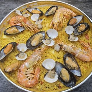 Paella de marisco para 4 personas 